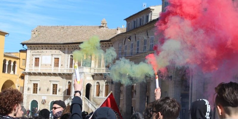 corteo studenti fermo