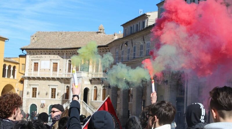 corteo studenti fermo