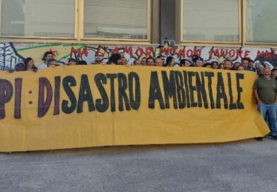 Falconara – ‘Ora una strada diversa’ I centri sociali al presidio contro la festa Api