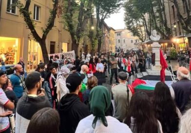 Pesaro – La piazza solidale con il popolo palestinese