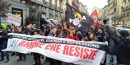 Napoli – Migliaia in corteo a difesa degli spazi sociali