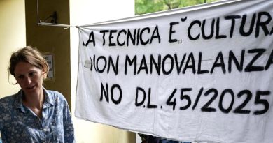 Contro la scuola delle aziende, del merito e della guerra, scioperiamo!