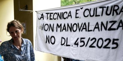 Contro la scuola delle aziende, del merito e della guerra, scioperiamo!