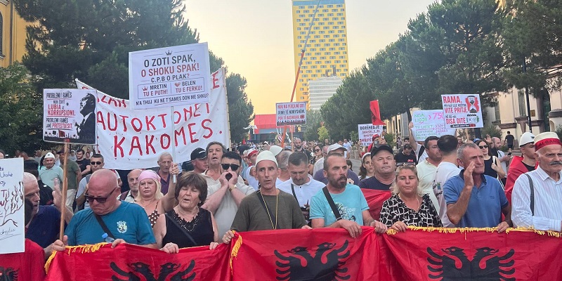 Tirana - Dall’Albania che si solleva